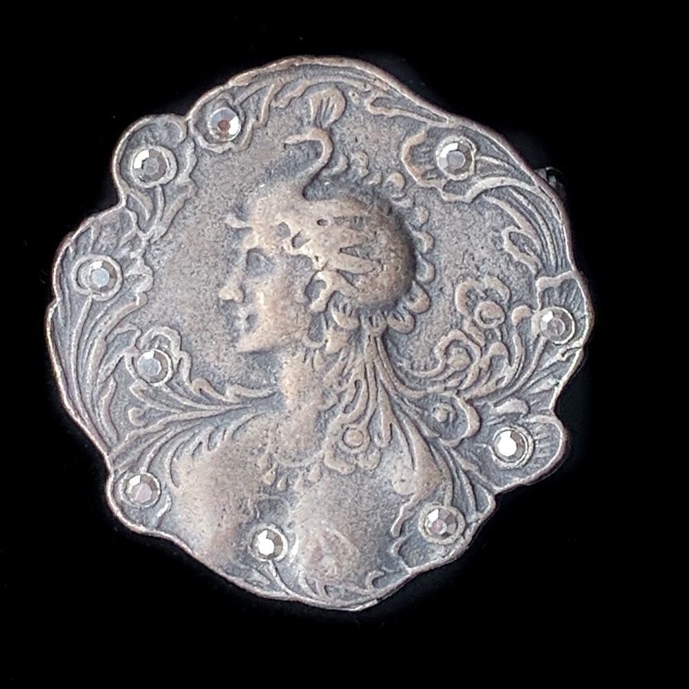 Vtg Banana Bob Victorian lady portrait pin-ox silver Aurum crystal scallop edge